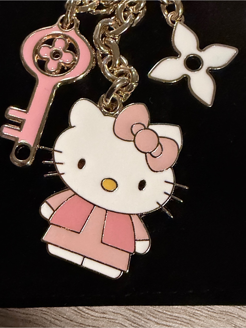 Source Unknown Pink and White Hello Kitty Enamel Key & Card Holder Charm - Picture 2 of 7
